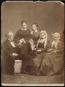 Ægteparret Steenstrup med farmor og to døtre, ca. 1861.